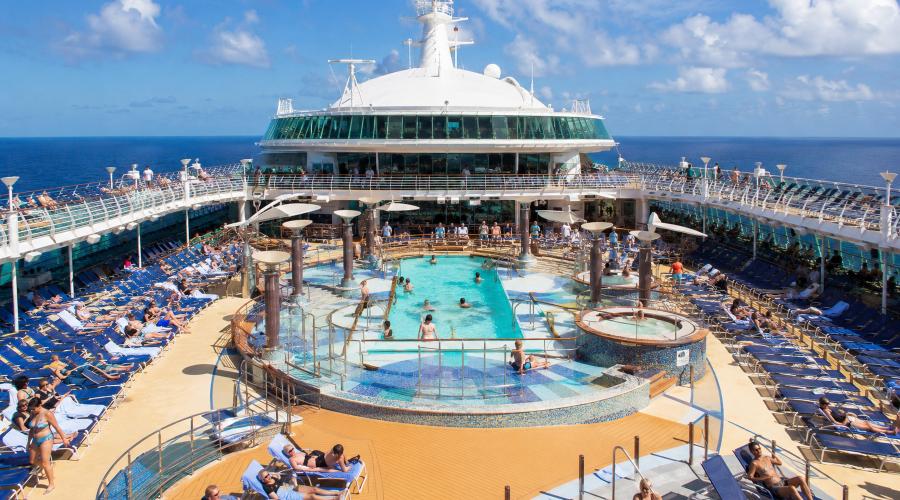 Piscina y cubierta de Grandeur of the Seas